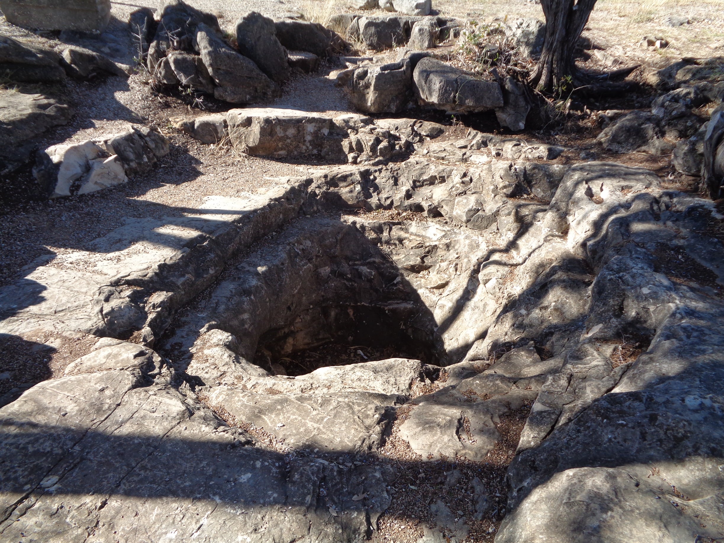 dead man's hole photo 1.JPG